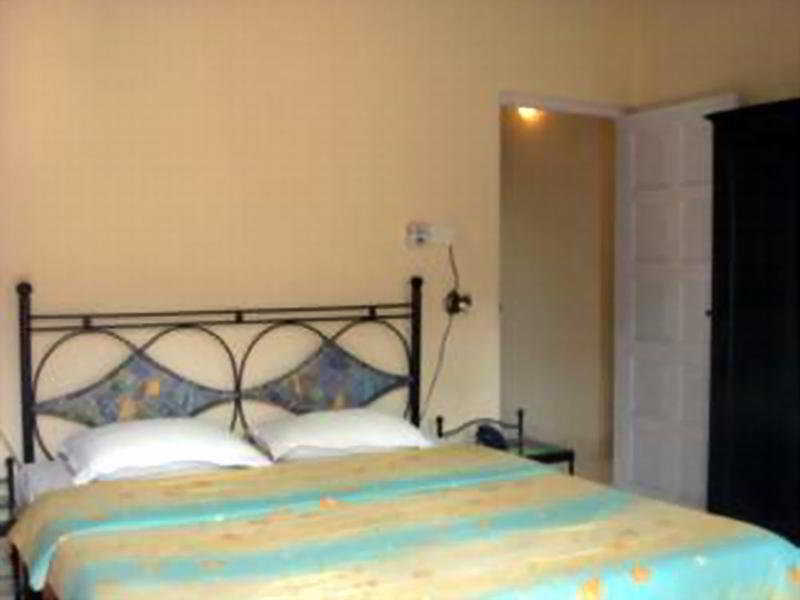 Libton Manor 2*